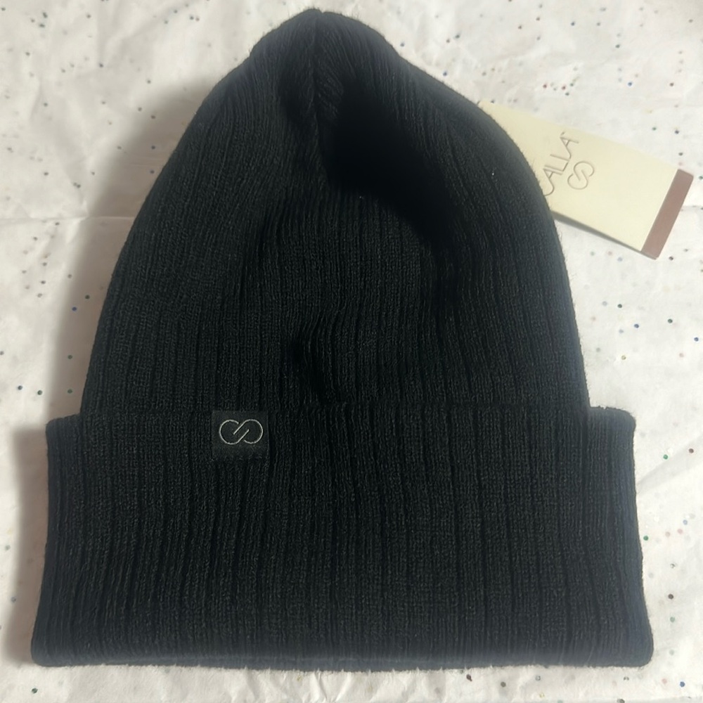 CALIA RIBBED BEANIE: BLACK: NEW WITH TAGS: ONE SIZE FITS MOST